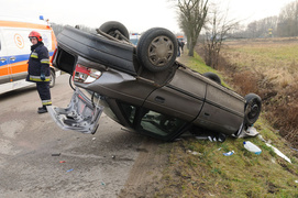 Rubno: czołowe zderzenie i dachowanie