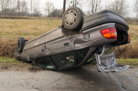 Rubno: czołowe zderzenie i dachowanie