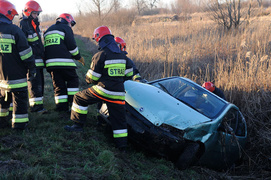 Szopy: fiatem dachowała w rowie