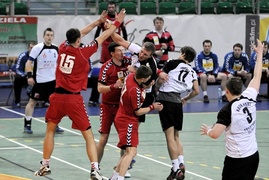 Spadek coraz bliższy (piłka ręczna)