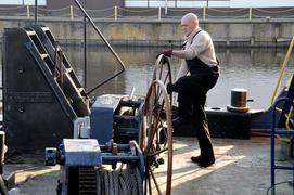 Bizony pchają barki do Kaliningradu