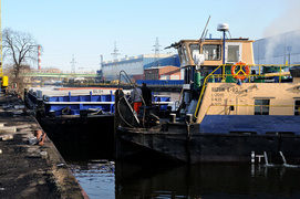 Bizony pchają barki do Kaliningradu