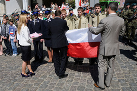 Dumnie powiewa biało-czerwona…