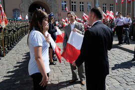 Dumnie powiewa biało-czerwona…