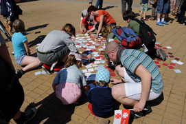 Dumnie powiewa biało-czerwona… Dumnie powiewa biało-czerwona…