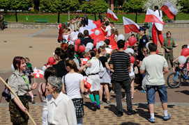 Dumnie powiewa biało-czerwona…