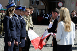 Dumnie powiewa biało-czerwona…