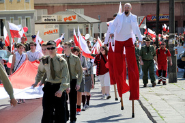 Dumnie powiewa biało-czerwona…