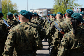 Dumnie powiewa biało-czerwona…