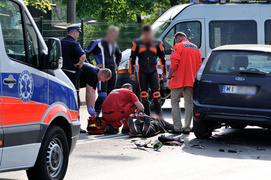 Wypadek: fordem zajechał drogę motocykliście