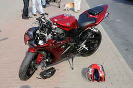 Wypadek: fordem zajechał drogę motocykliście