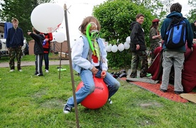„Pędzące misie”, bomy i jenga