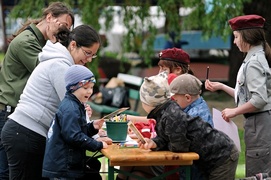 „Pędzące misie”, bomy i jenga