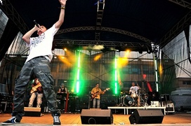 Raz, dwa, w górę ręce!