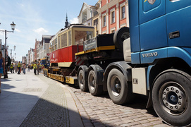 Przed Bramą Targową stanął zabytkowy tramwaj