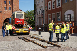 Przed Bramą Targową stanął zabytkowy tramwaj