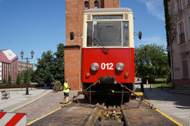 Przed Bramą Targową stanął zabytkowy tramwaj