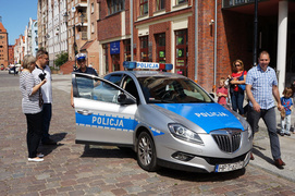 Policjanci czytali dzieciom
