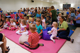 Policjanci czytali dzieciom