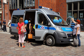 Policjanci czytali dzieciom