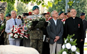 O godzinie „W” znów zawyły syreny