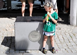 Skrzynia Czasu już w ziemi Skrzynia Czasu już w ziemi