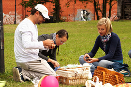 Ziołowy piknik na dziedzińcu Galerii EL