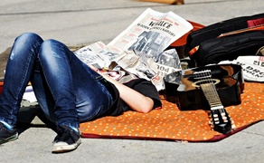 Ani wieńce, ani kwiaty