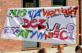 Ani wieńce, ani kwiaty