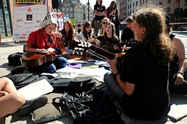 Ani wieńce, ani kwiaty