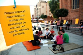 Ani wieńce, ani kwiaty