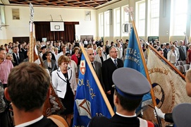 Zabrzmiał pierwszy dzwonek