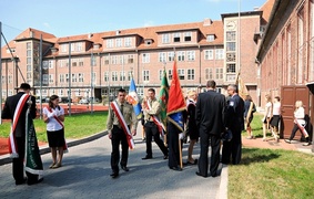 Zabrzmiał pierwszy dzwonek