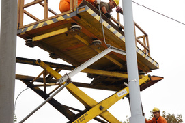 Wywrotka zerwała trakcję elektryczną