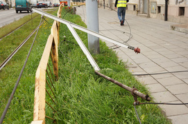 Wywrotka zerwała trakcję elektryczną