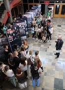 To zmusza do myślenia