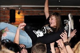 Achtung! Farben Lehre!