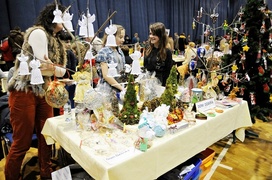 W poszukiwaniu prezentów i gwiazdkowych ozdób