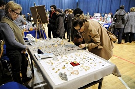 W poszukiwaniu prezentów i gwiazdkowych ozdób