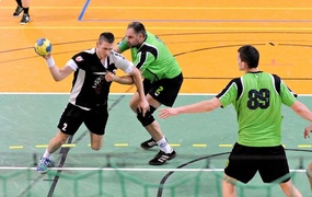 Wysoka wygrana \"Meblarzy\" (piłka ręczna)