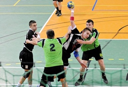 Wysoka wygrana \"Meblarzy\" (piłka ręczna)