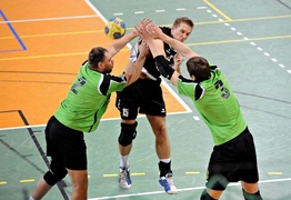 Wysoka wygrana \"Meblarzy\" (piłka ręczna)