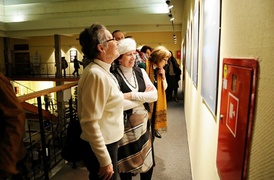 Z aparatem wśród dzikich plemion