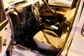 Golfem uderzył w słup