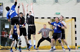 Lider okazał się za mocny (piłka ręczna)