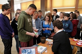 Gra z Powstaniem w tle