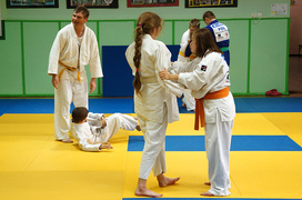 Wygrywają na macie, przegrywają z ekonomią