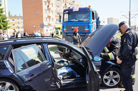Wywrotką wjechał w bmw