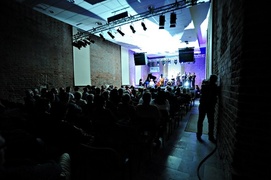 Sztuka wysokich lotów za małe pieniądze. Czy to możliwe?