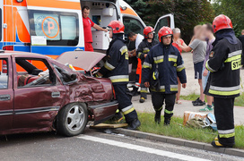 Kazimierzowo: oplem wjechał wprost pod ciężarówkę